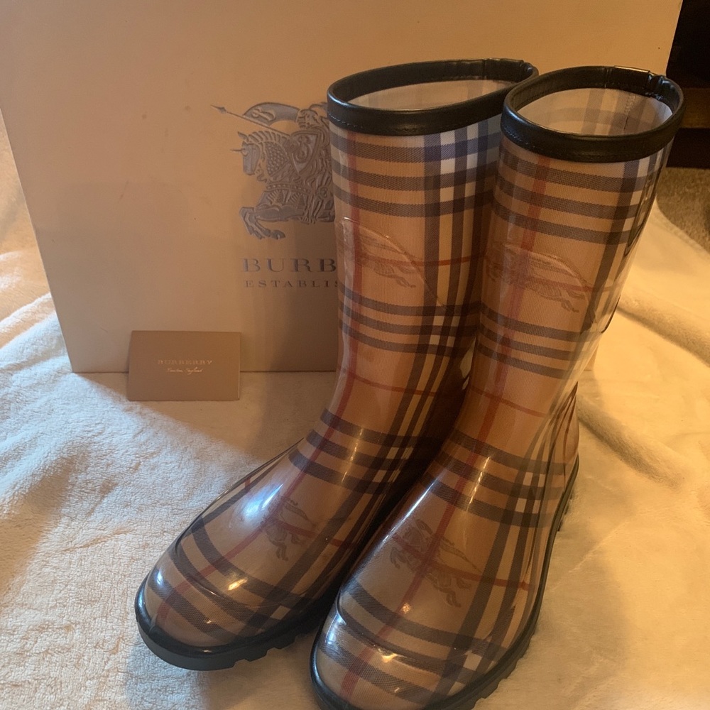 Burberry women’s rain boots size 39